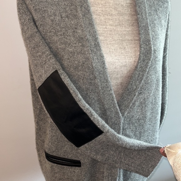 Madewell Leather Trim Cardigan Small excellent pre-owned condition.  Lambs wool. - Picture 3 of 8